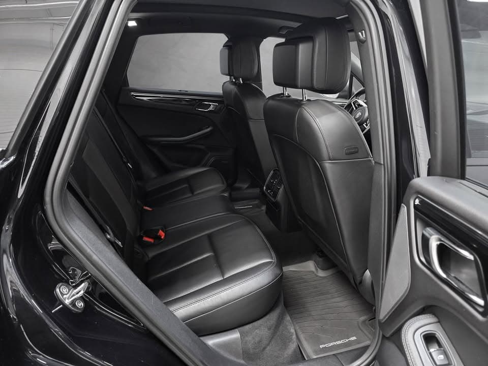 Porsche Macan miniature 12