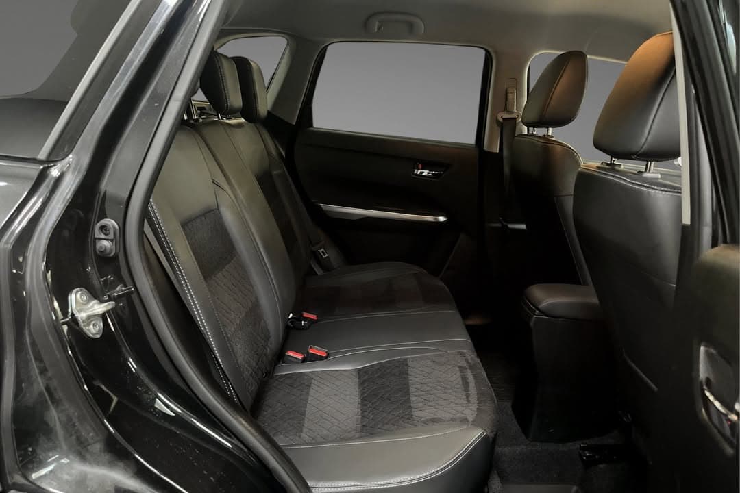Suzuki Vitara miniature 8