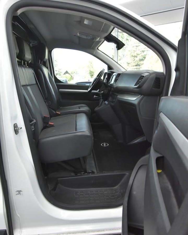 Opel Vivaro miniature 4