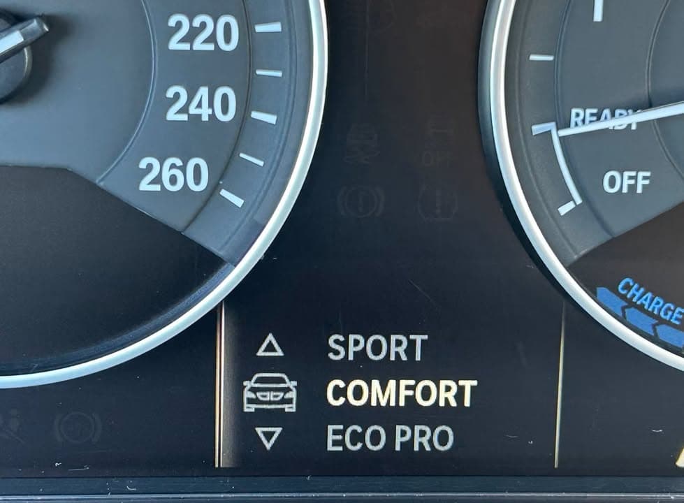 BMW 330e miniature 7
