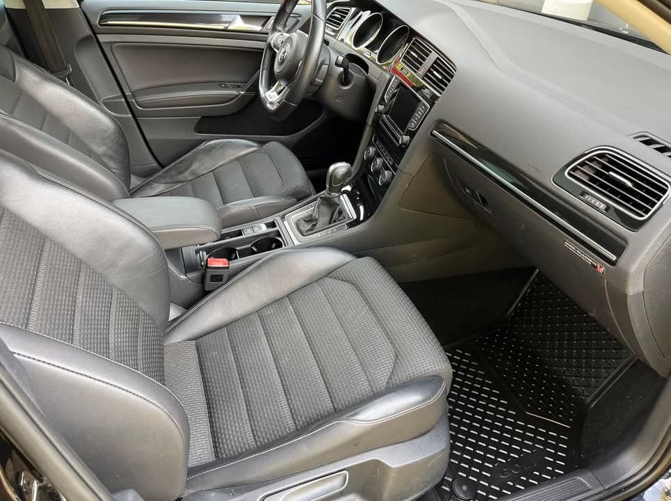 Volkswagen Golf miniature 9