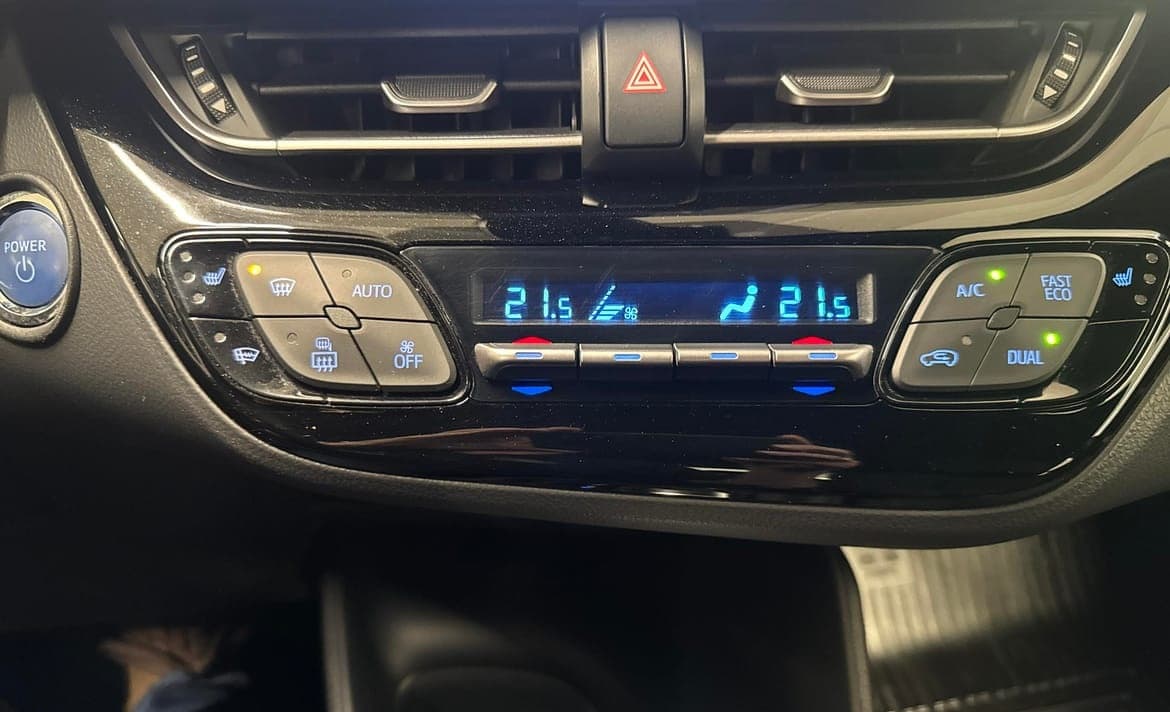 Toyota C-HR miniature 12