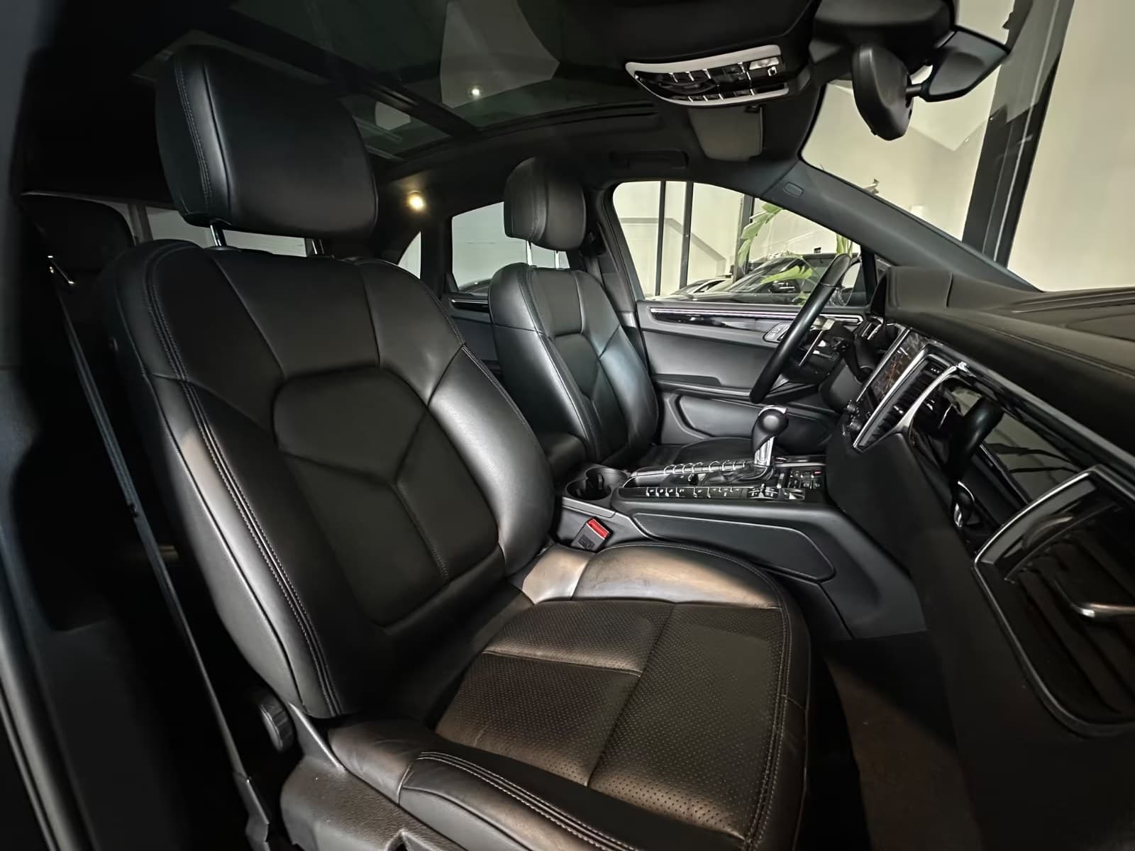 Porsche Macan miniature 9