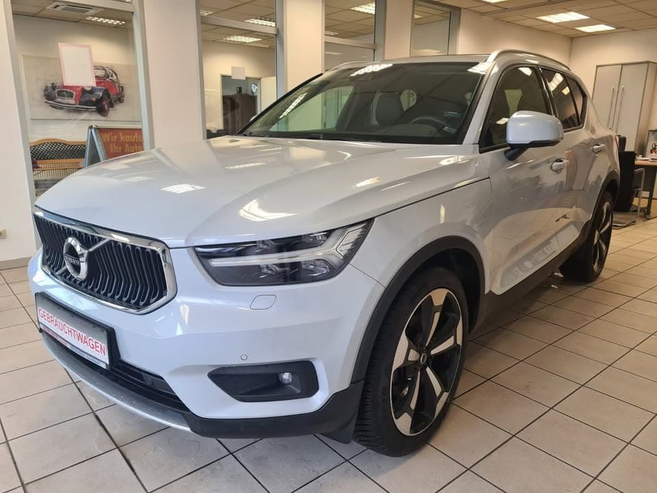 Volvo XC40 miniature 3