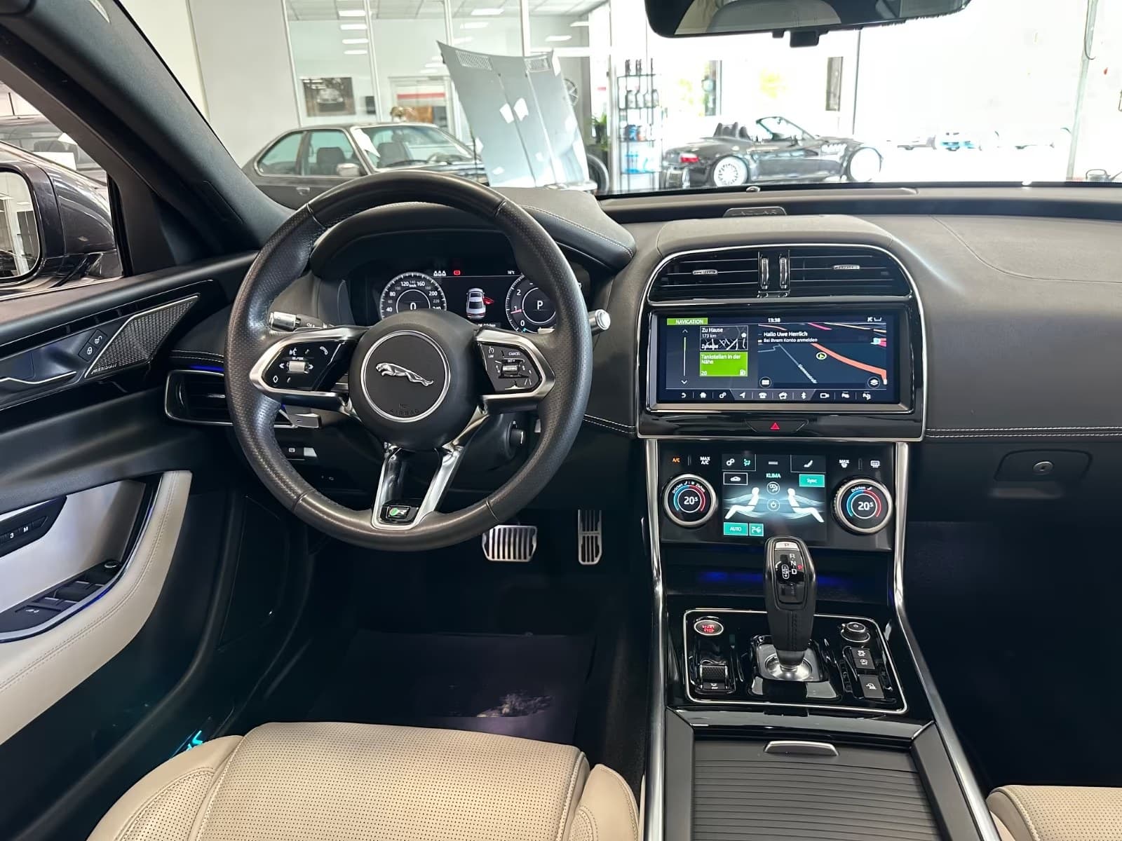 Jaguar XE miniature 4