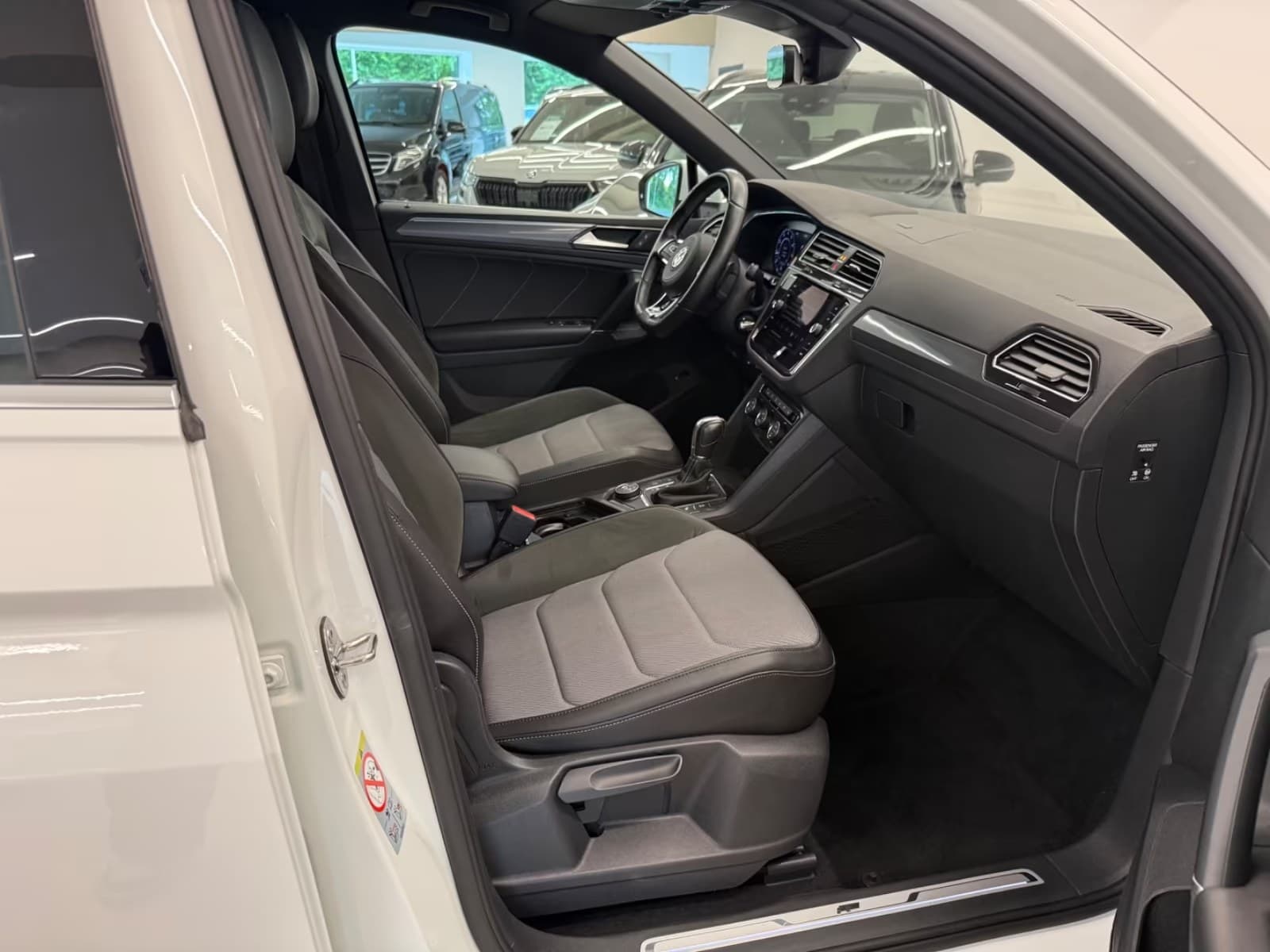 Volkswagen Tiguan miniature 12