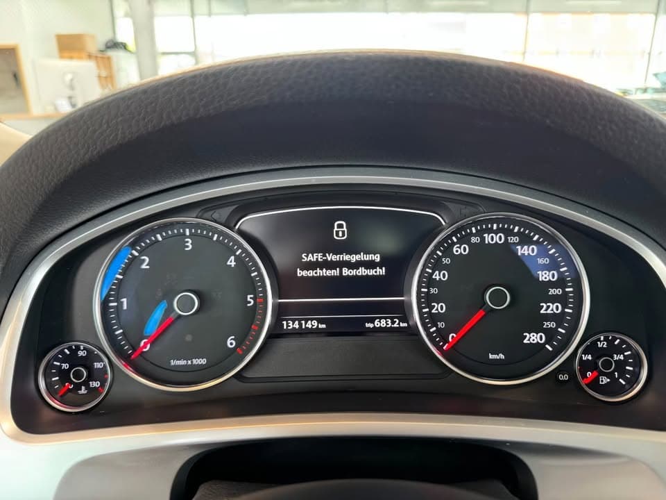 Volkswagen Touareg miniature 5