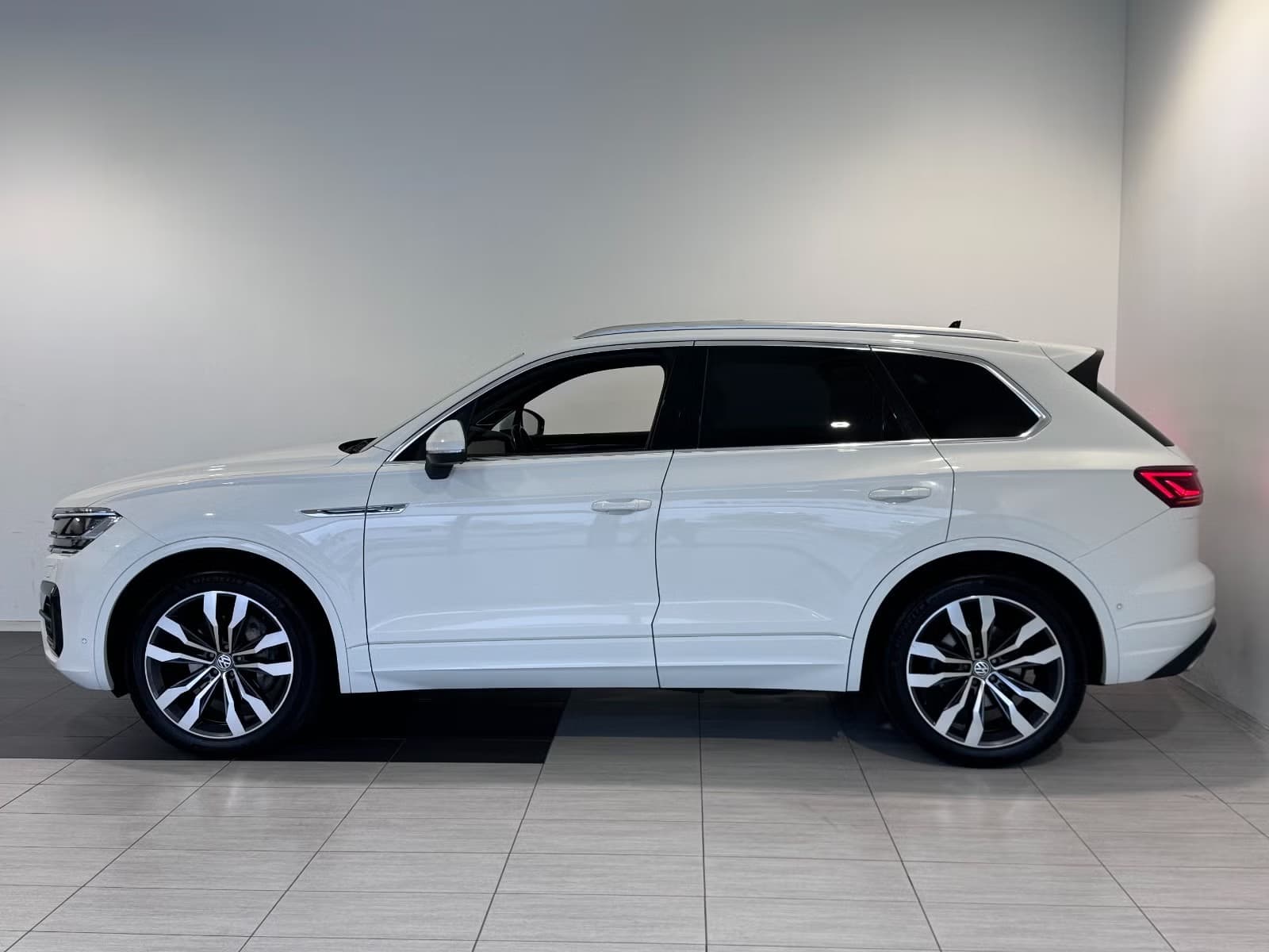 Volkswagen TOUAREG - photo 2