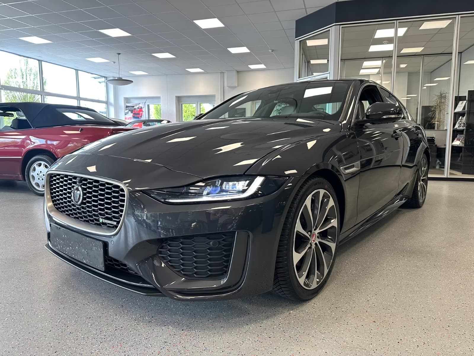 Jaguar XE miniature 10