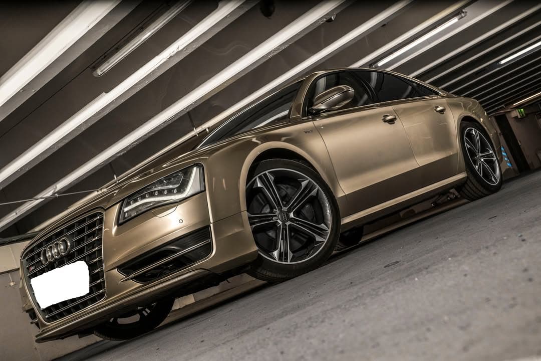 Audi S8 miniature 3