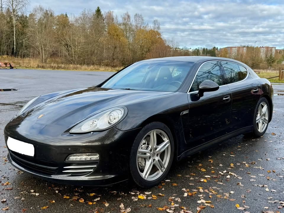 Porsche Panamera miniature 2