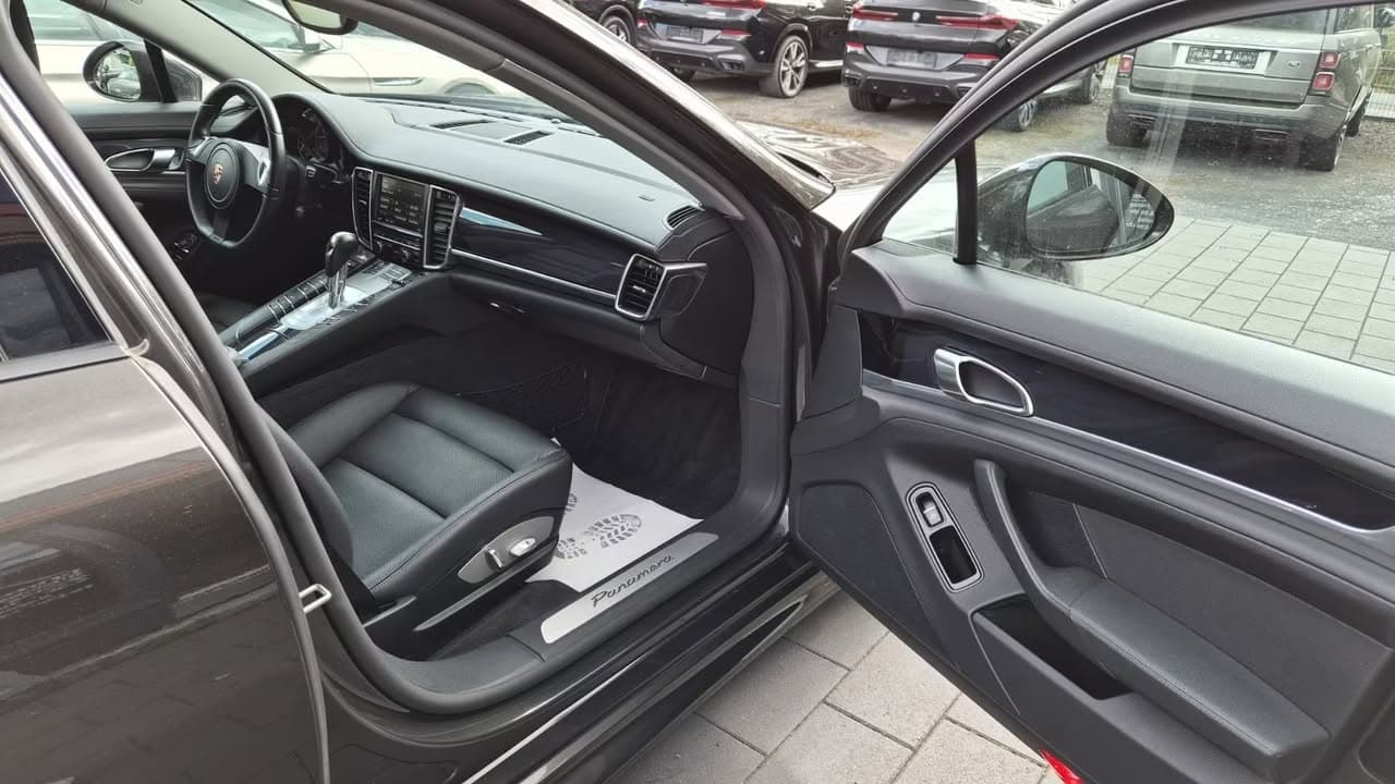 Porsche Panamera miniature 10