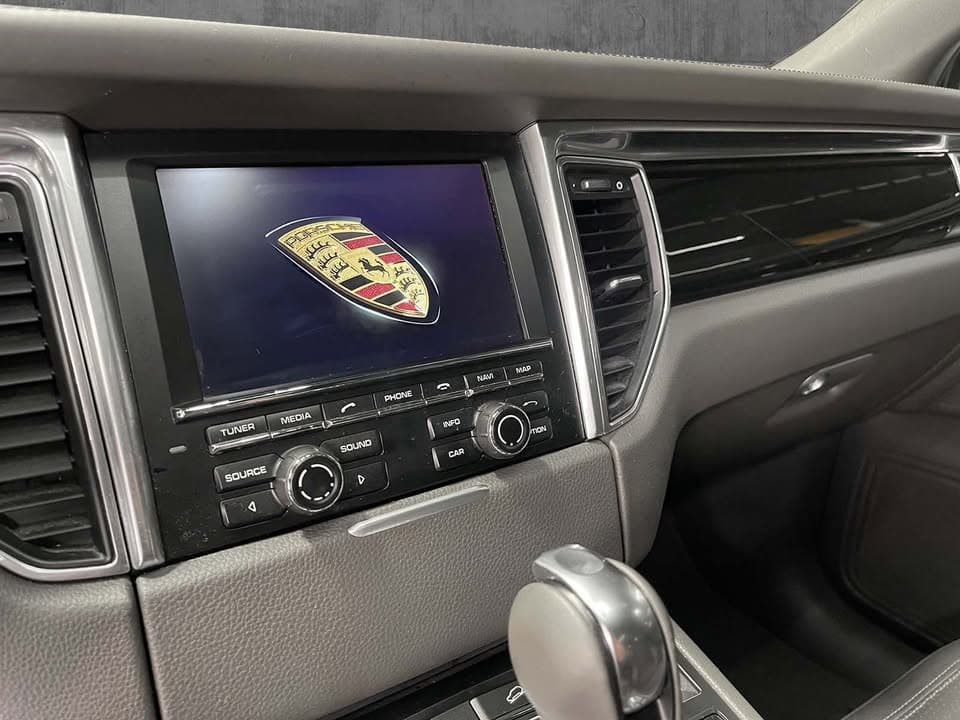 Porsche Macan miniature 7
