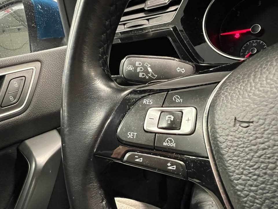 Volkswagen Touran miniature 8