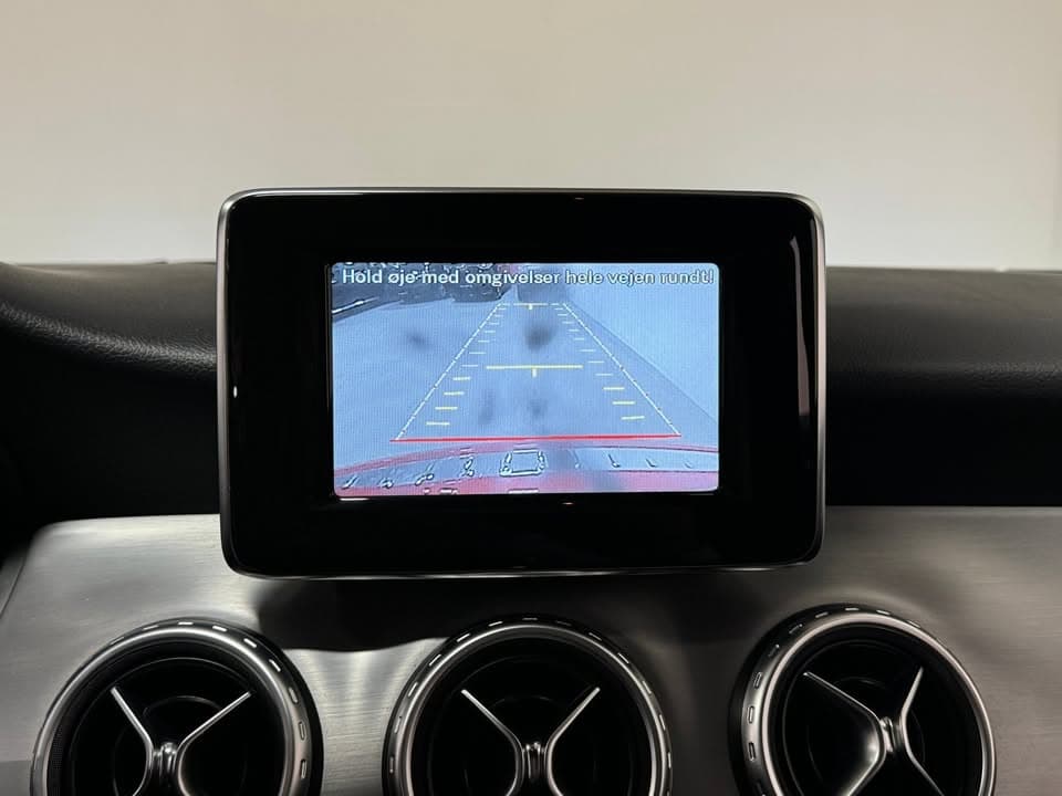 Mercedes-Benz GLA miniature 10