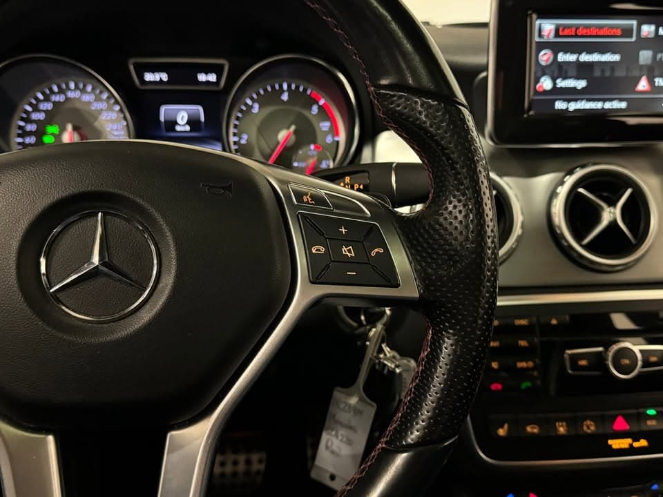 Mercedes-Benz GLA miniature 12