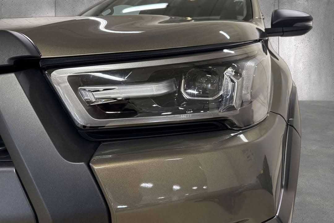 Toyota HiLux miniature 12