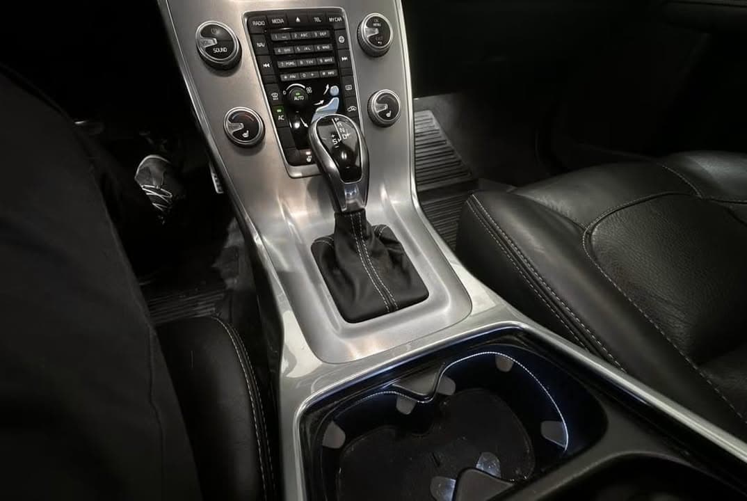 Volvo XC70 miniature 9