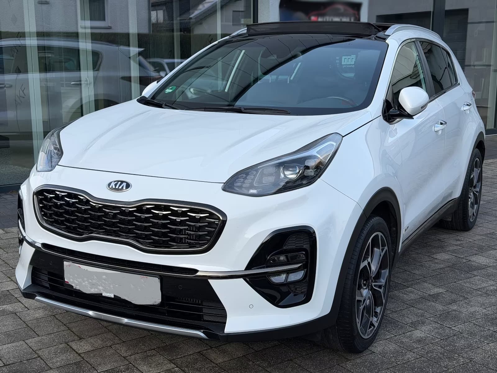 Kia Sportage miniature 2