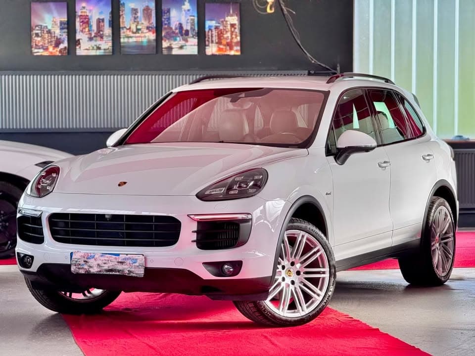 Porsche CAYENNE miniature 2