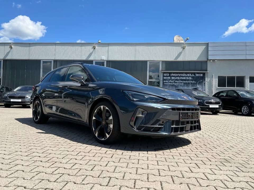 CUPRA León - photo 2