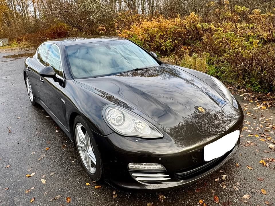 Porsche Panamera miniature 3