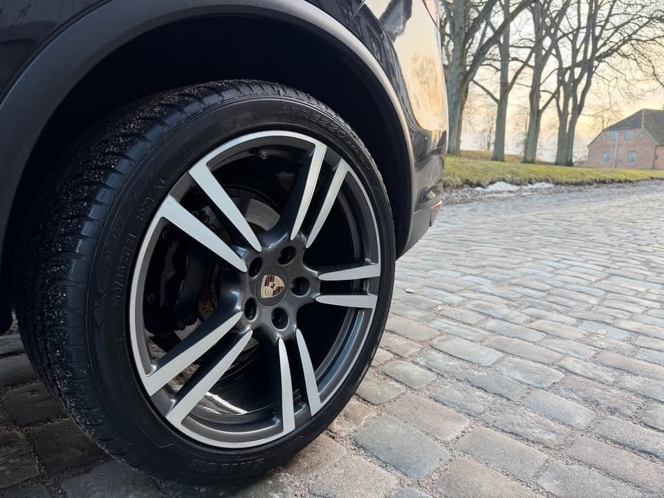 Porsche Cayenne miniature 12
