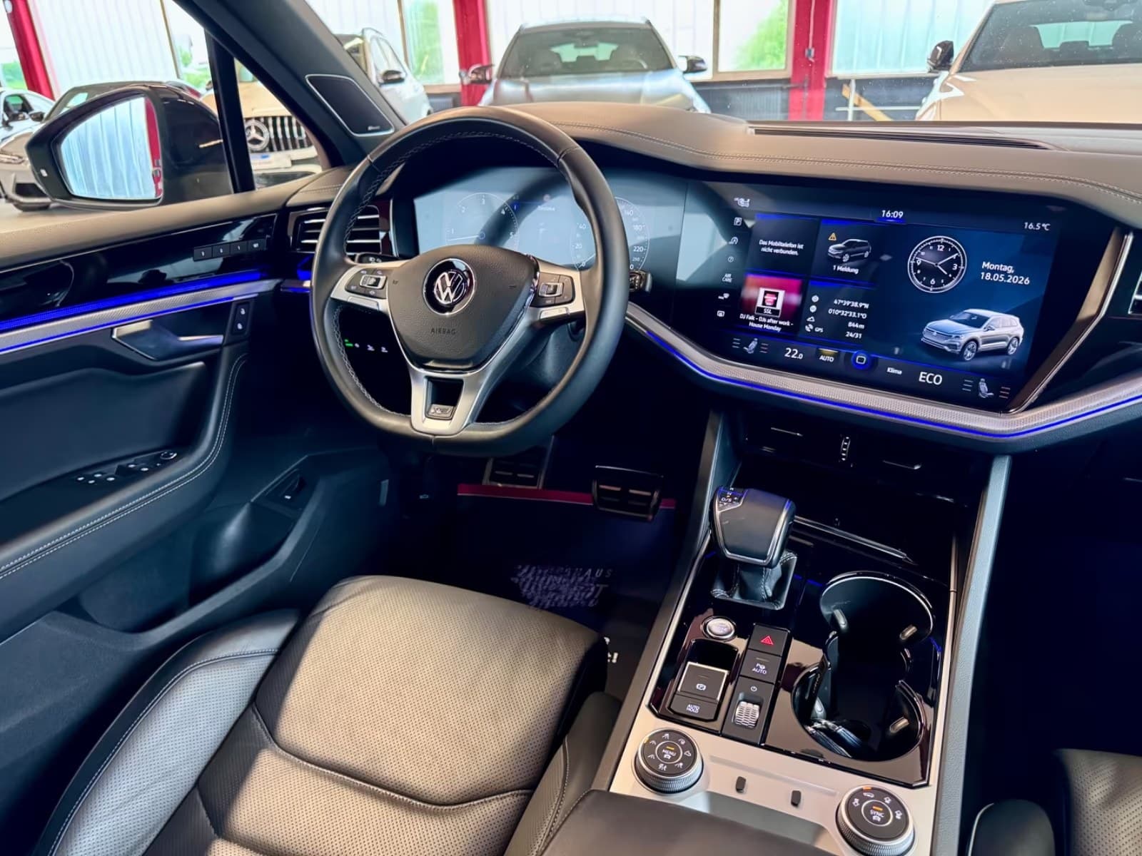 Volkswagen TOUAREG miniature 3