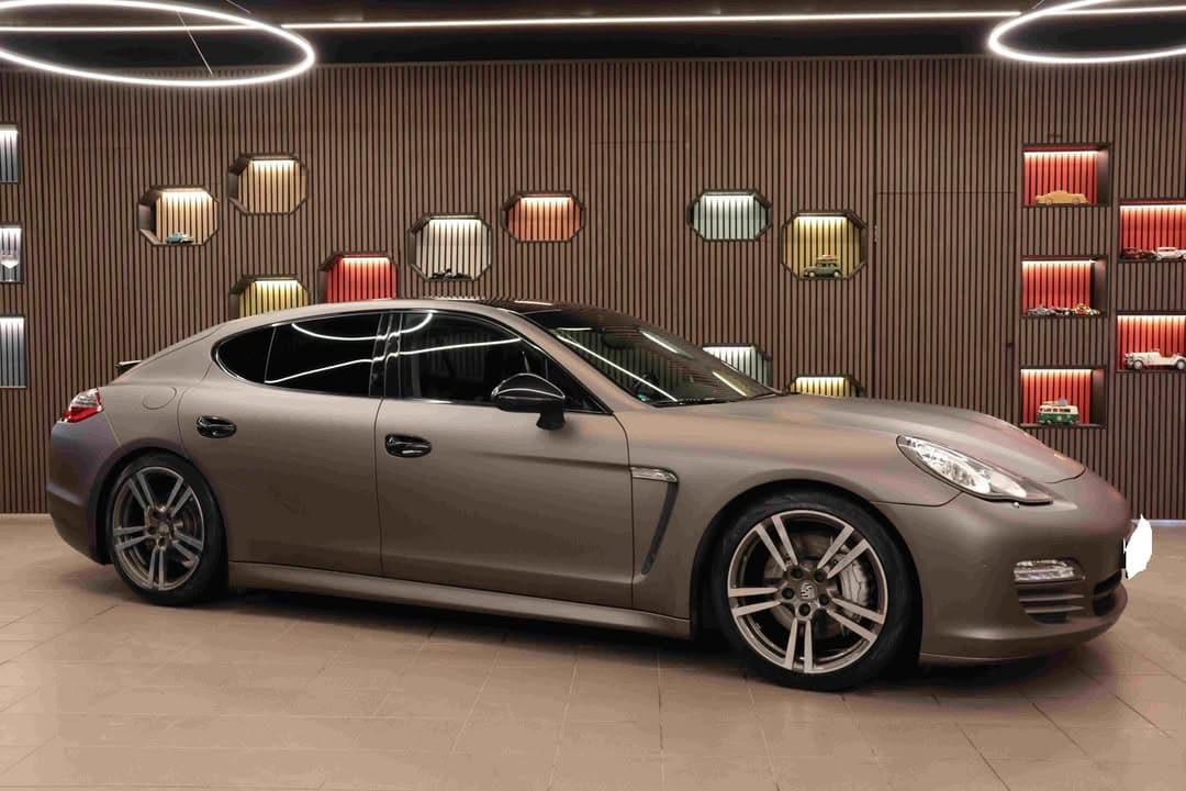 Porsche Panamera miniature 3