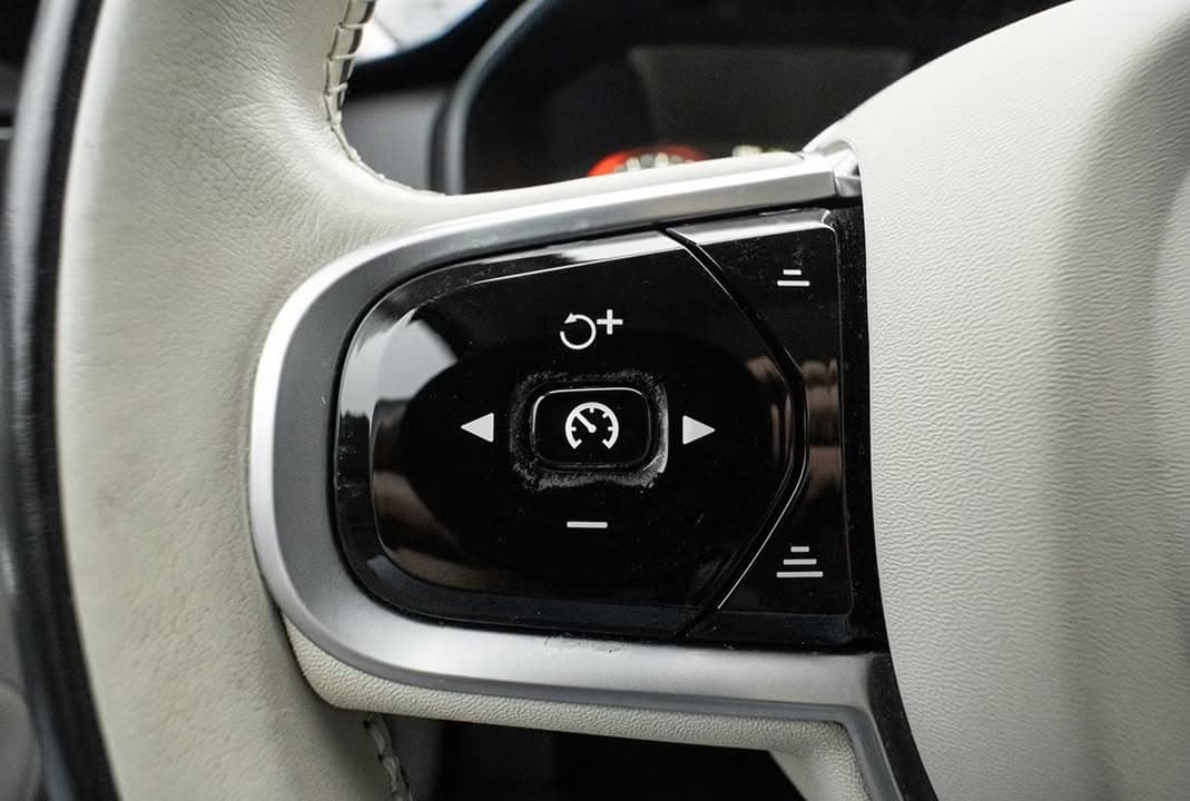Volvo XC90 miniature 10