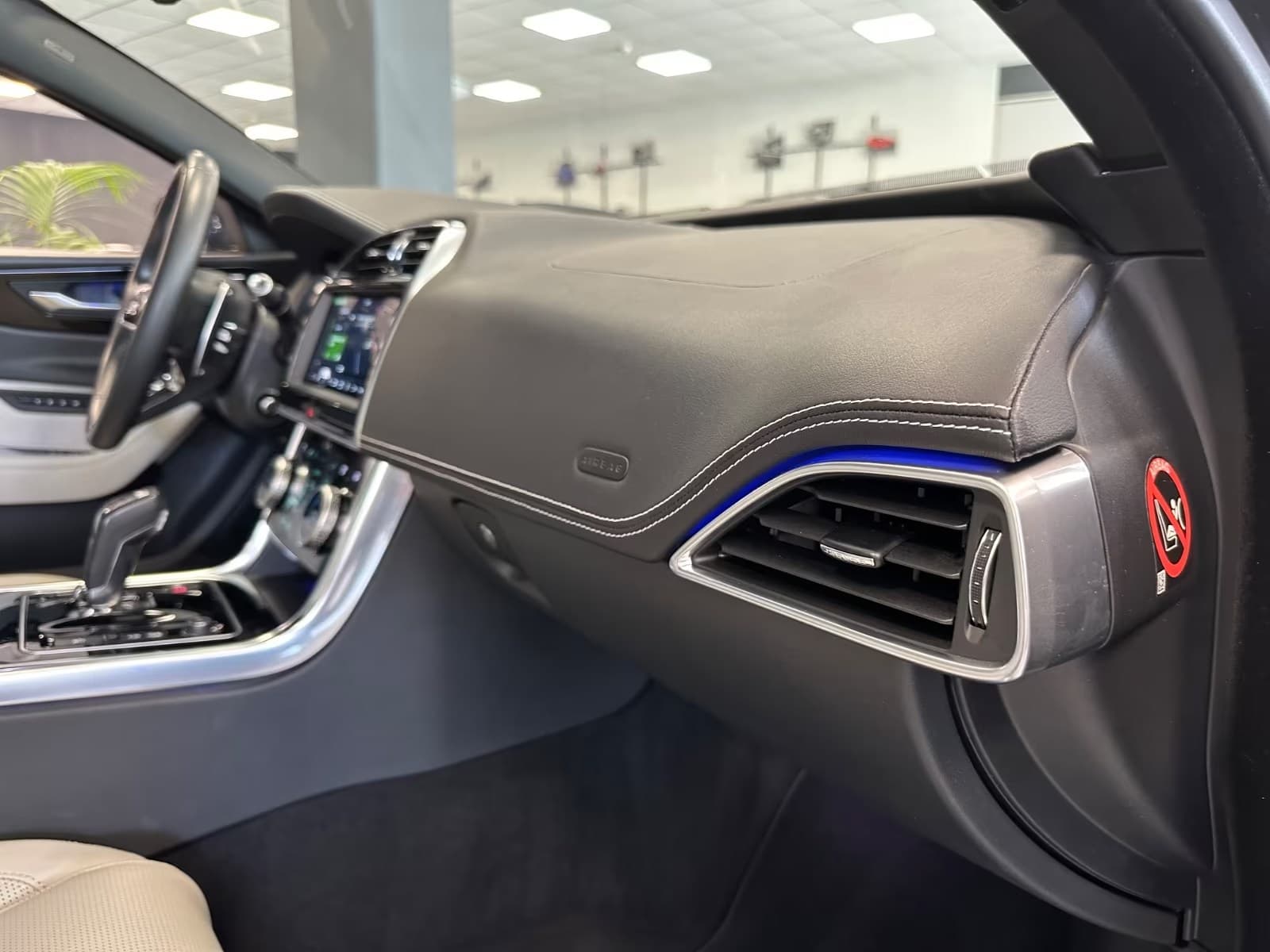 Jaguar XE miniature 7