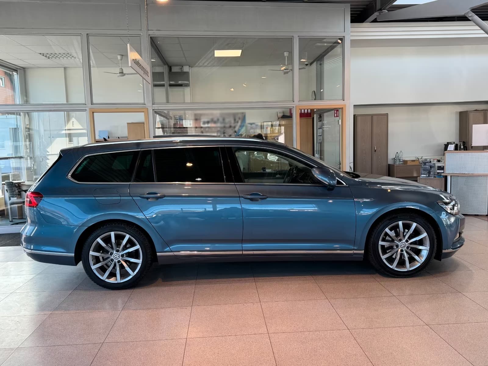 Volkswagen PASSAT - photo 2