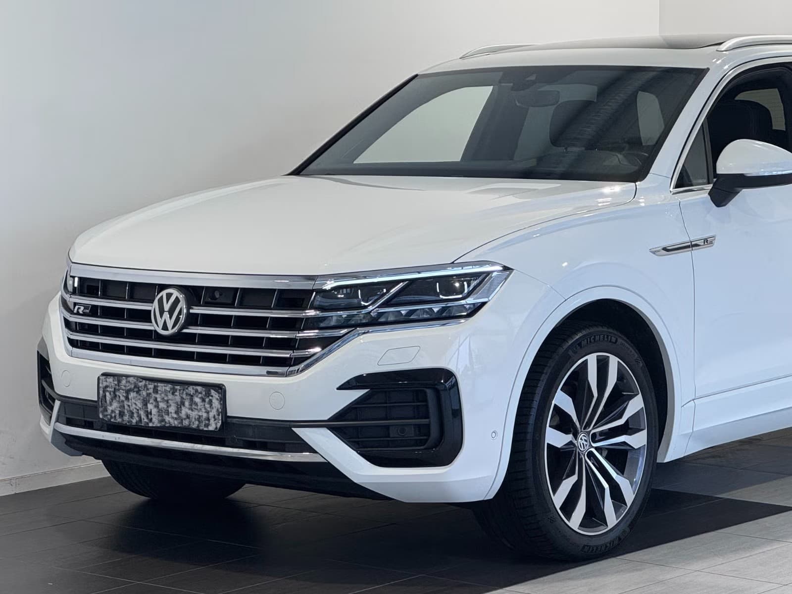 Volkswagen TOUAREG miniature 3