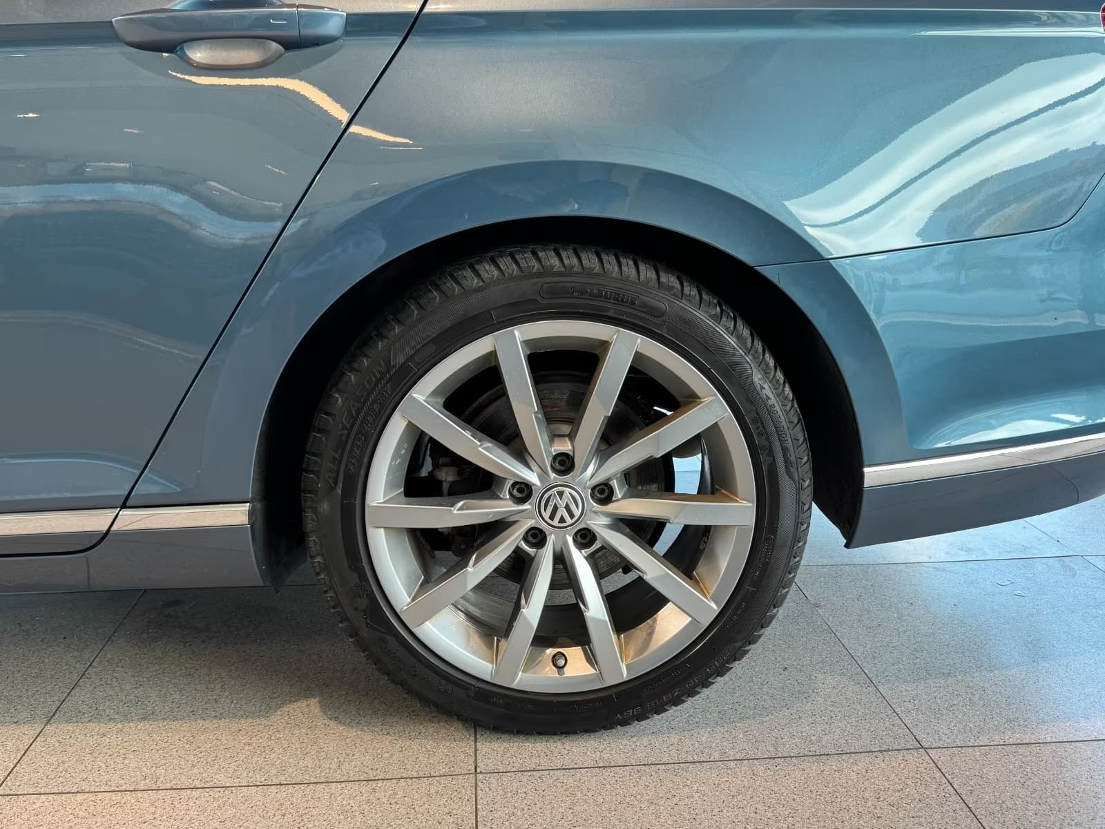 Volkswagen PASSAT miniature 7