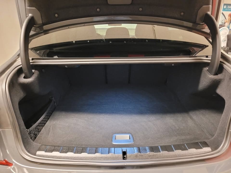 BMW 330e - photo 12