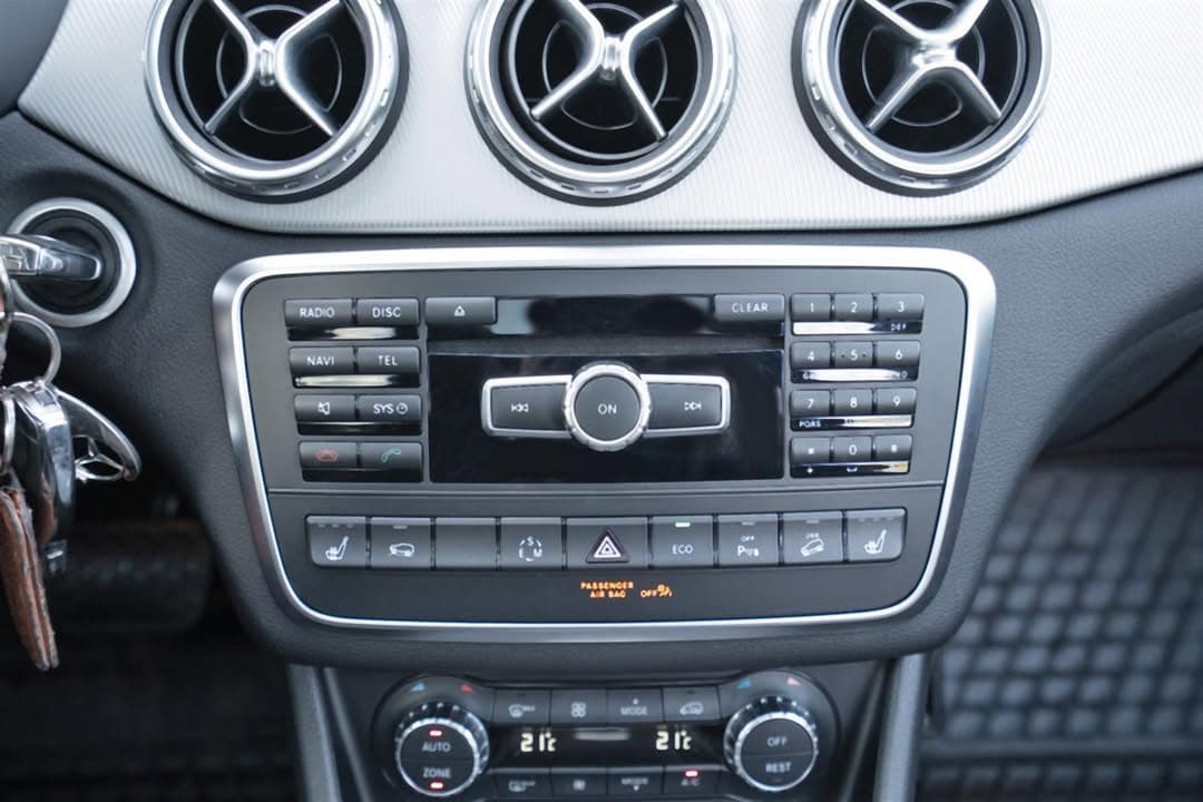Mercedes-Benz GLA miniature 10