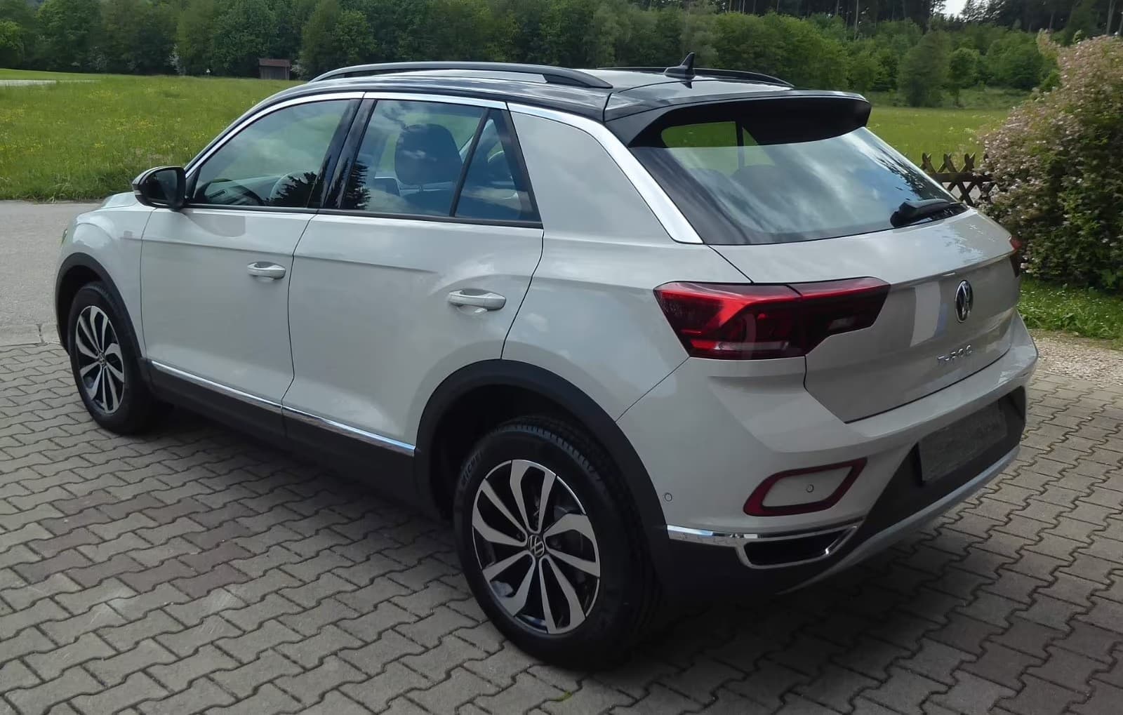 Volkswagen T-Roc miniature 7