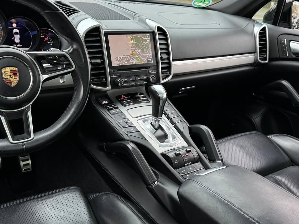 Porsche Cayenne miniature 7