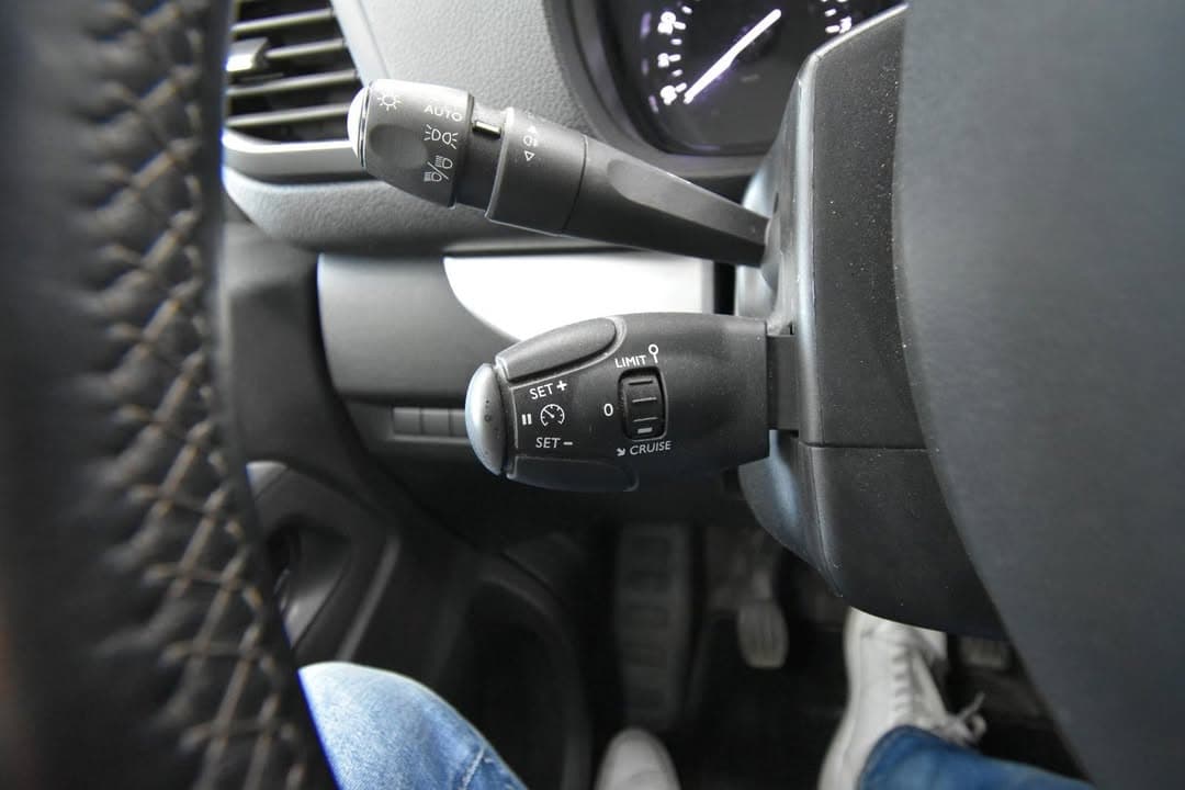 Opel Vivaro miniature 10