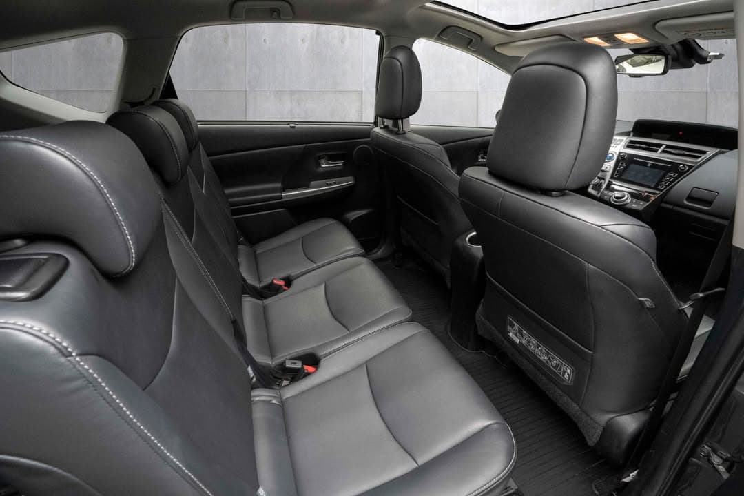 Toyota Prius+ - photo 12