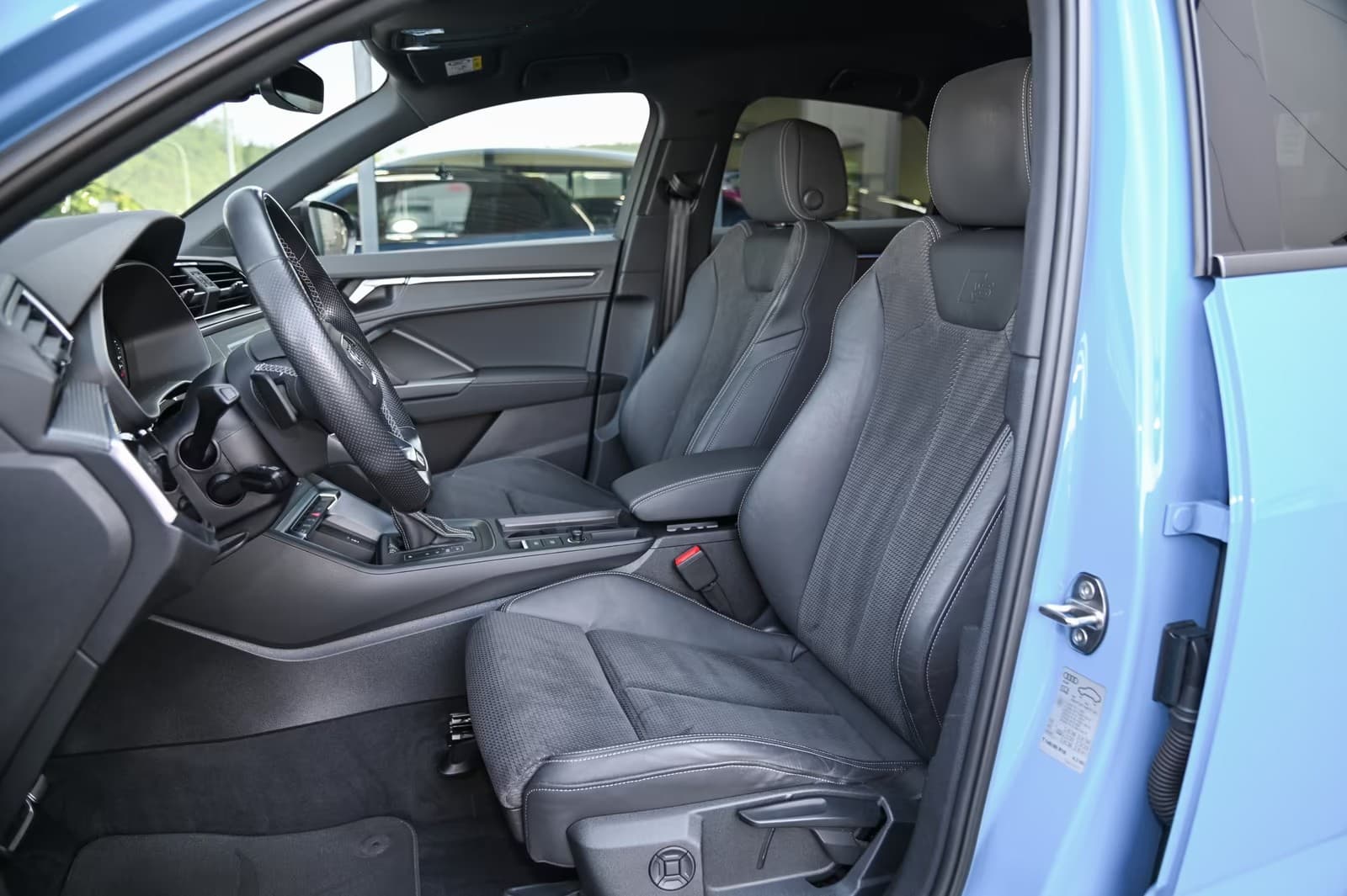 Audi Q3 - photo 12