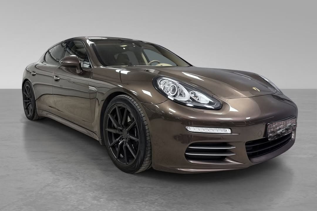 Porsche Panamera miniature 3
