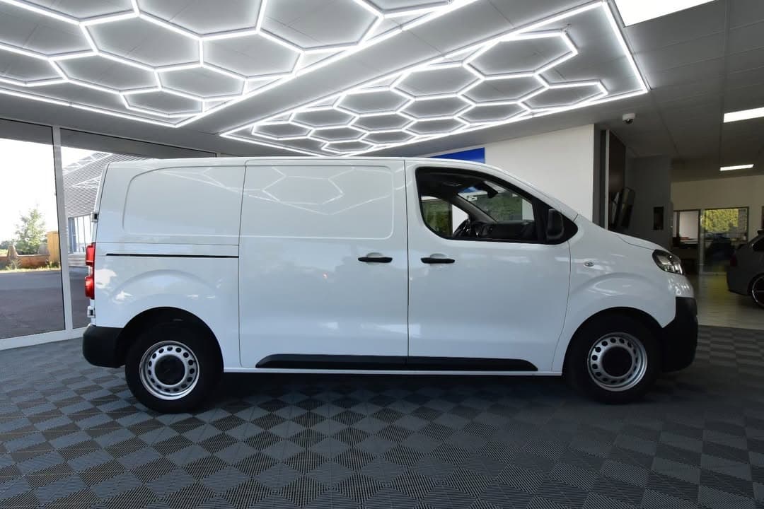 Opel Vivaro miniature 3