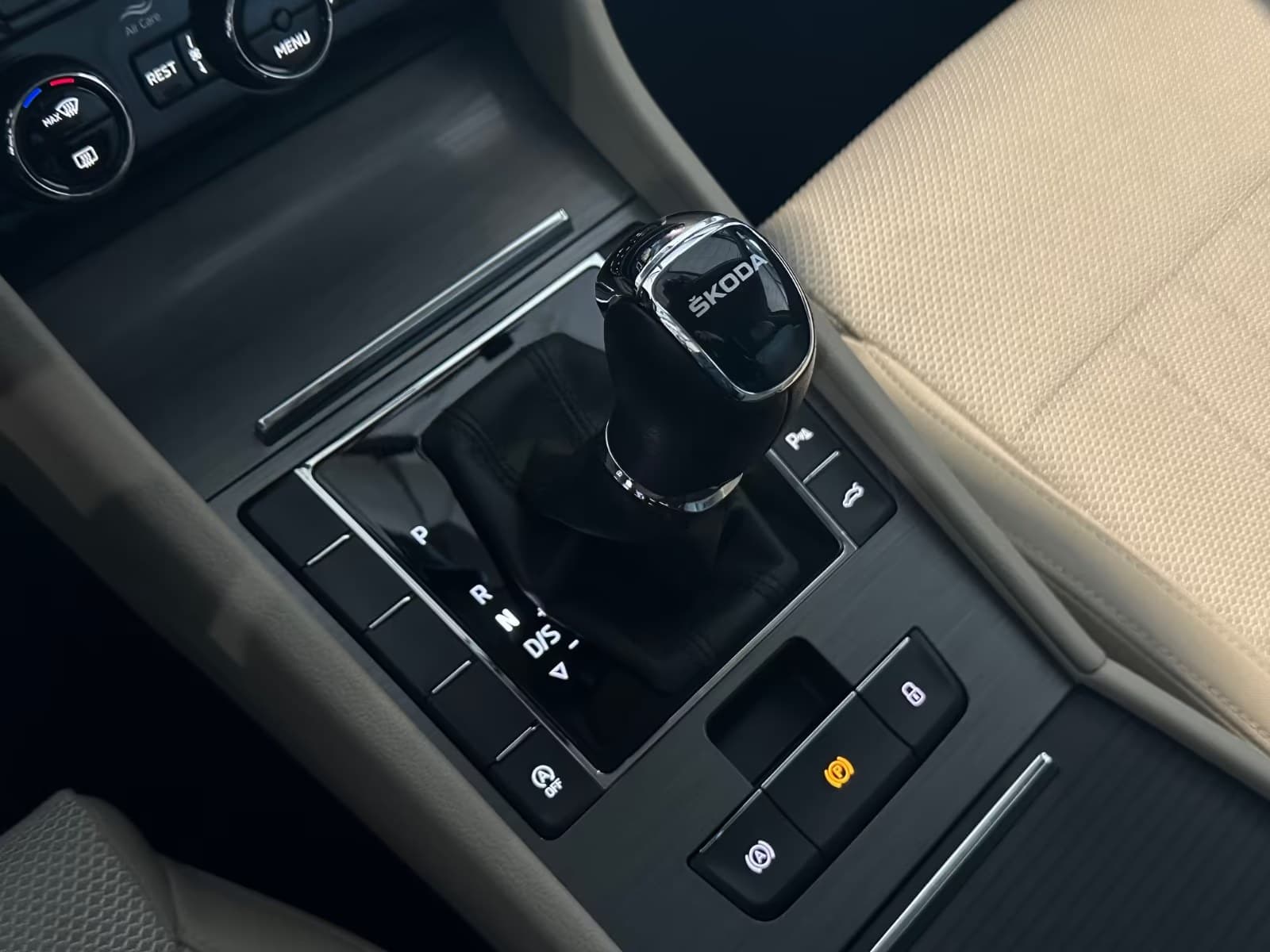 Škoda Superb miniature 9