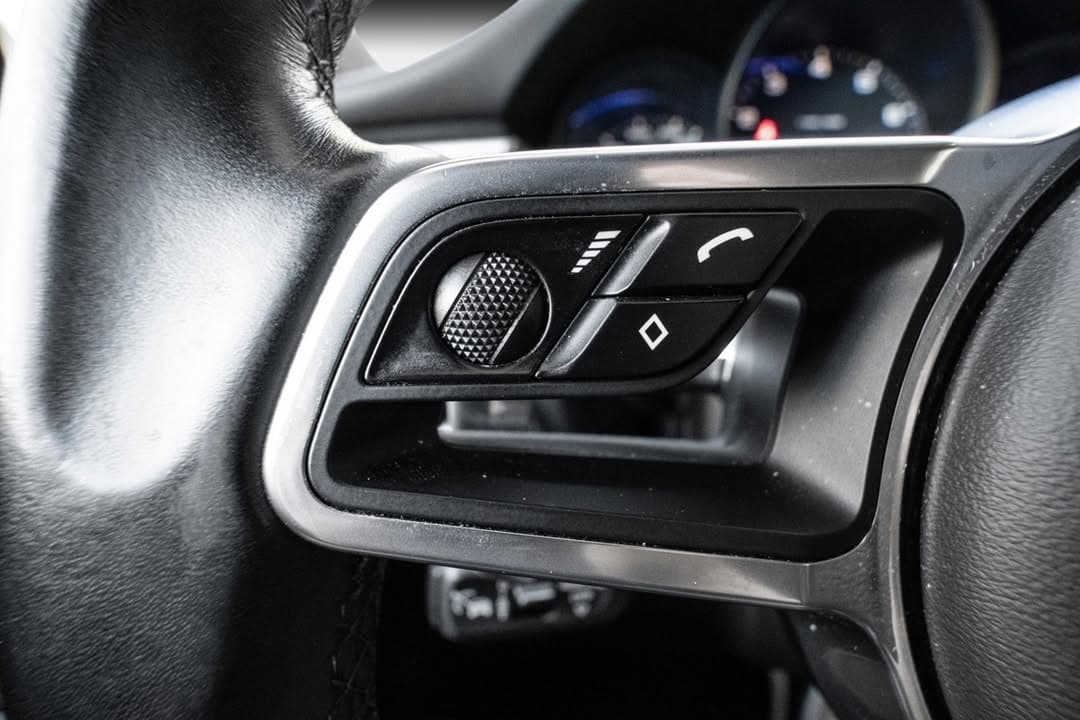 Porsche Macan miniature 9