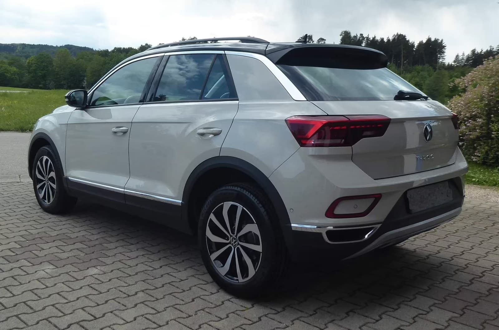 Volkswagen T-Roc miniature 8