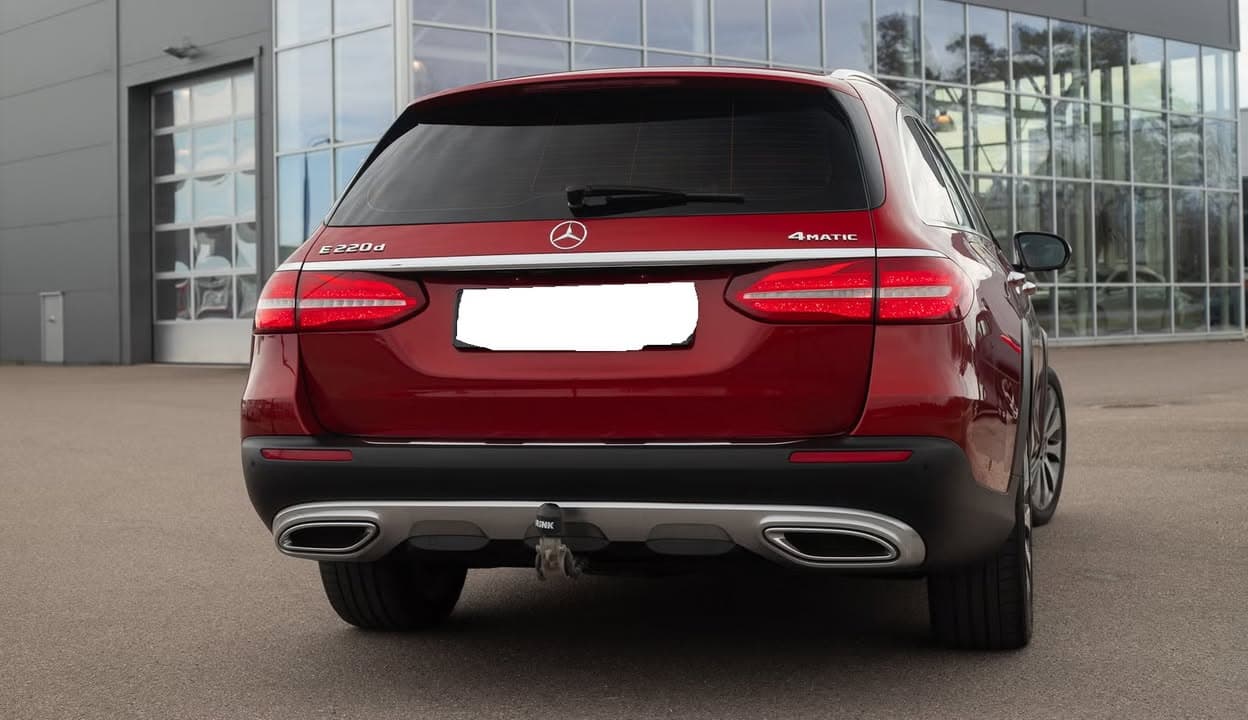 Mercedes-Benz E-Class miniature 9