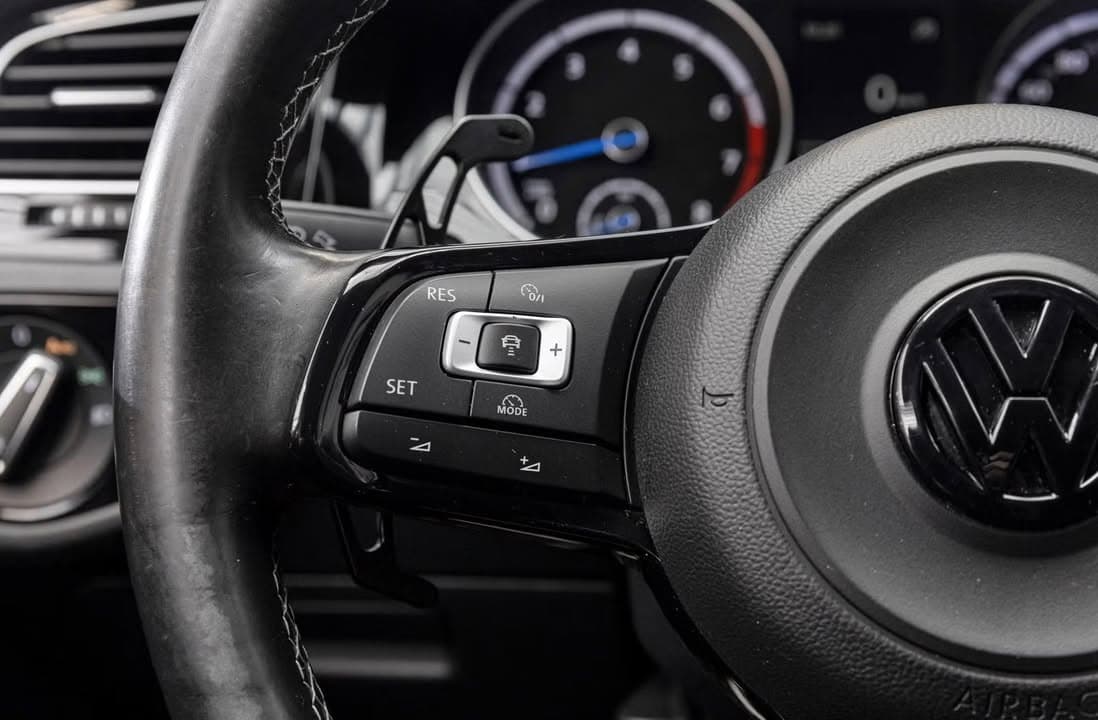 Volkswagen Golf miniature 12