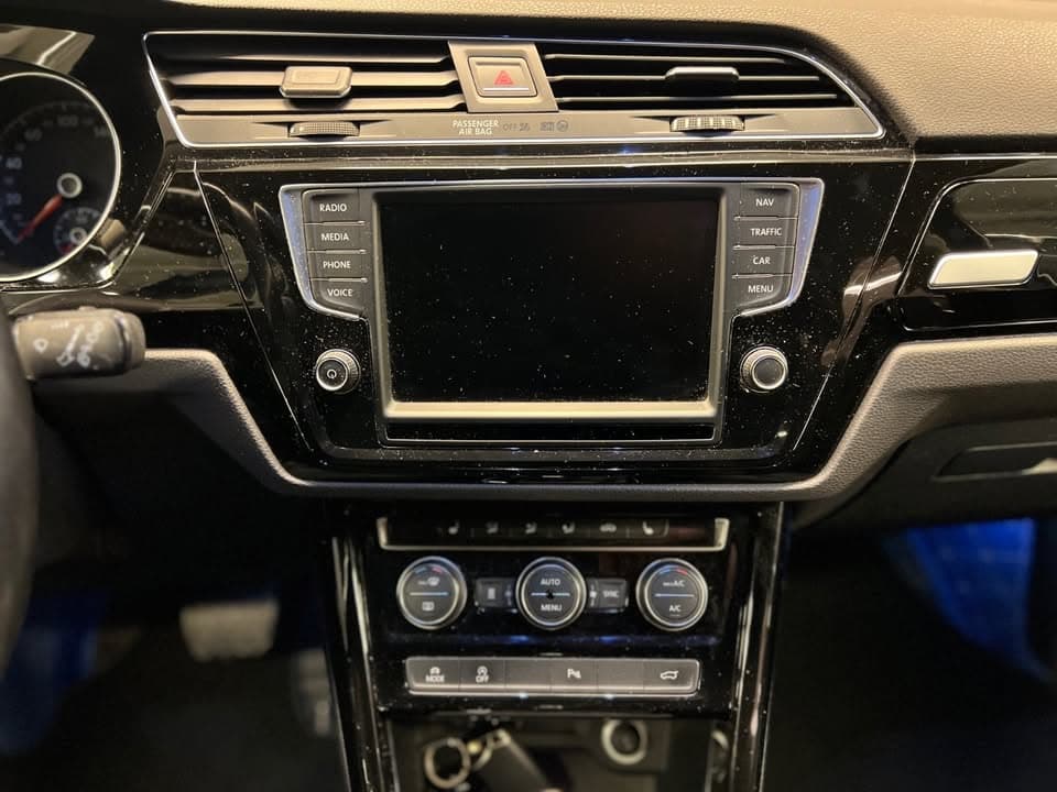 Volkswagen Touran miniature 10
