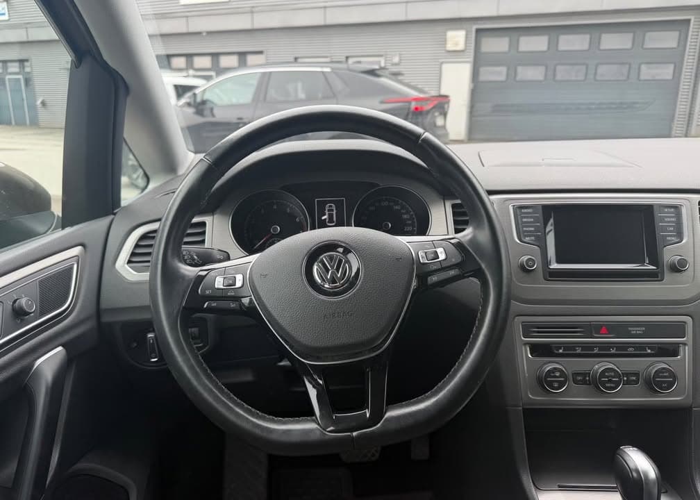 Volkswagen Golf miniature 5
